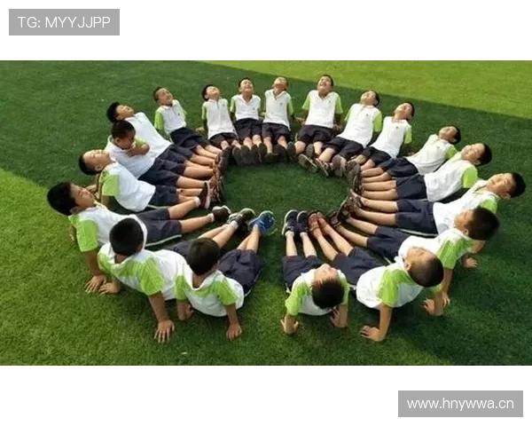 董志豪中午点了两个人份龙虾，下午又开始踢球了？这生活太奢侈了吧！